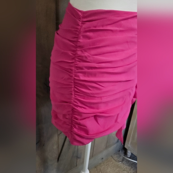 ABERCROMBIE & FITCH ruffle draped skort And Top in raspberry rose. Size XXS - Picture 10 of 15